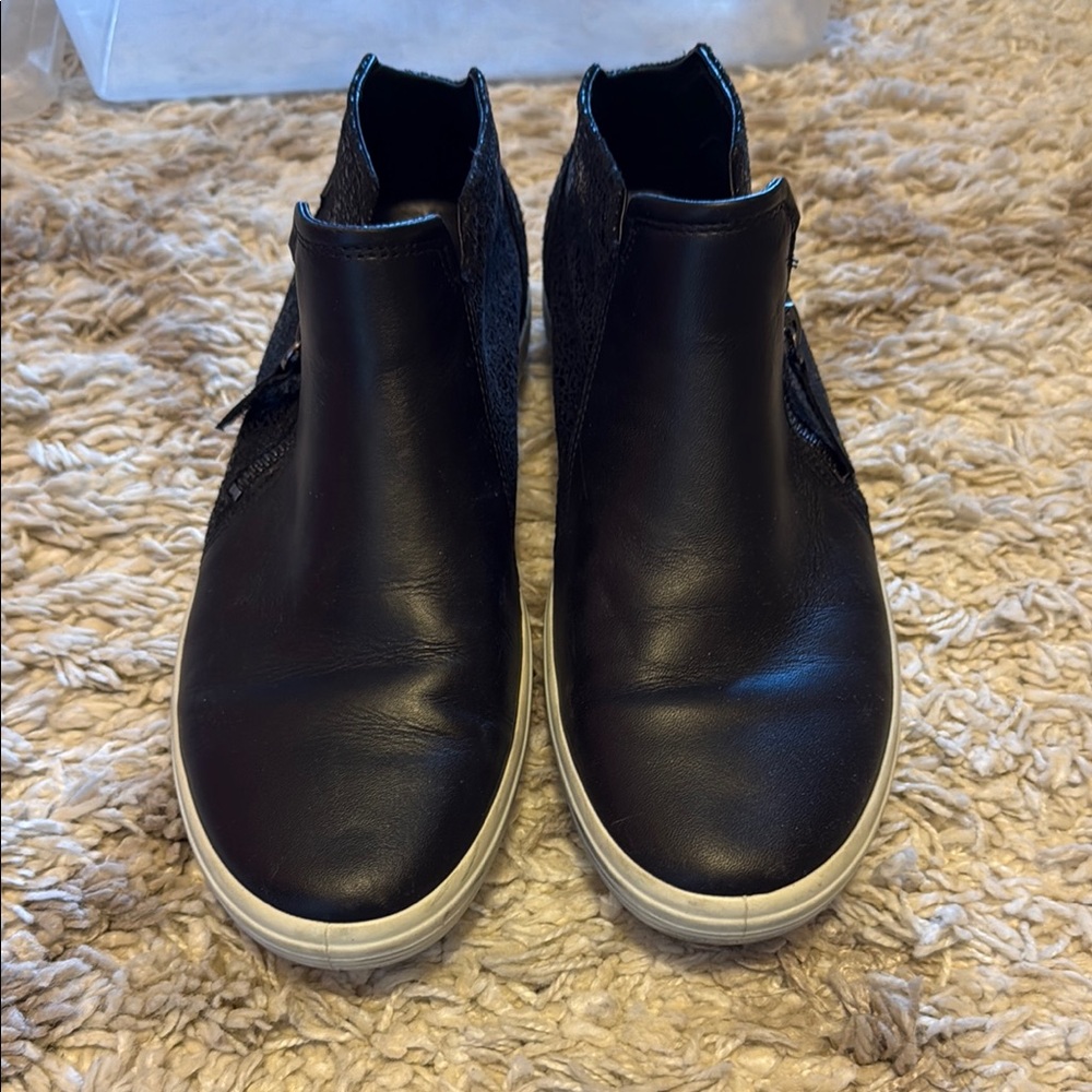 Ecco Black Athletic Shoes